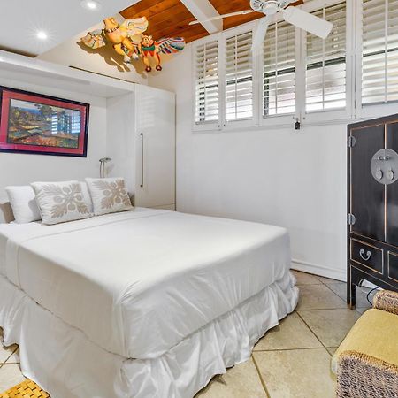 The Noniluna Two - Sleeps 9 Plus Pack N Play Lahaina Exterior photo